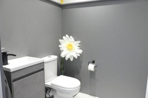 En-Suite Dressing Room /  WC