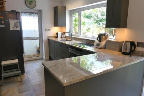 Kitchen &amp; Dining Area