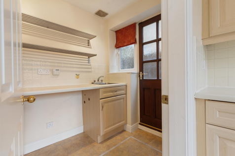 4 Manor Grange, Shepley 10_297.png