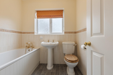 4 Manor Grange, Shepley 18_297.png