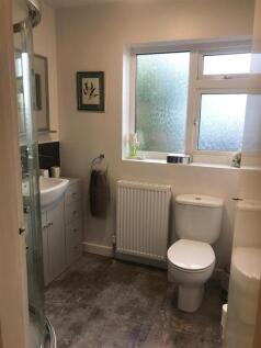 23 Sedbergh GF shower room.jpg
