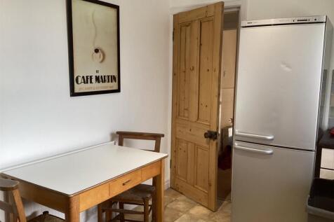 Kitchen 2.jpeg