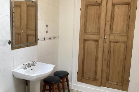 Bathroom 2.jpeg