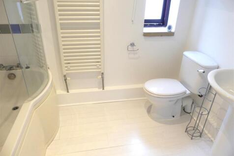 EN-SUITE BATHROOM