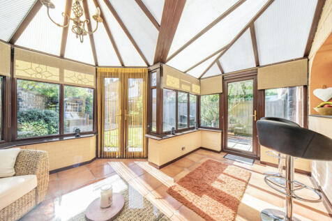 12953501568277d32a8337arw