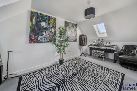 ddc3f8570bd84012aac1c7f77e8dea31