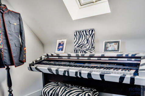 d3745d4b2e334e94a0db2820b5d524c6