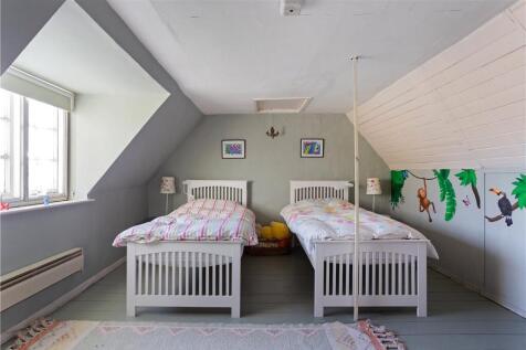 Top Floor Bedroom 7