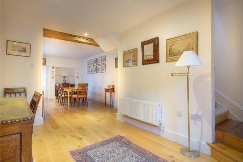 Hall / Dining Area