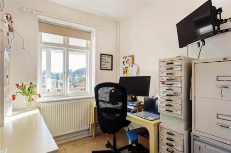 Bedroom 3/Study