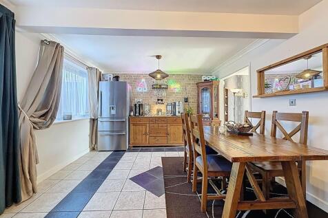 Open Plan Kitchen / Dining Room