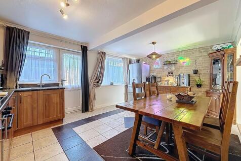 Open Plan Kitchen / Dining Room