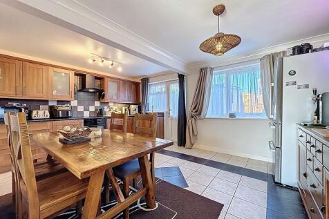 Open Plan Kitchen / Dining Room