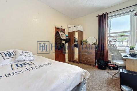 First Floor Middle Bedroom