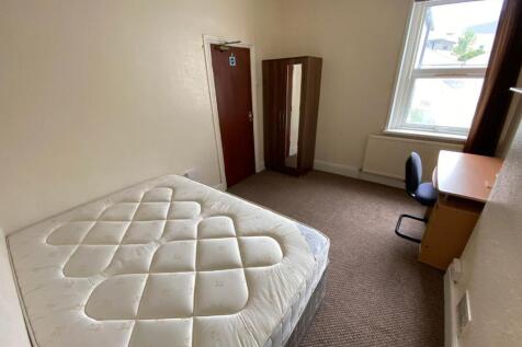 First Floor Middle Bedroom