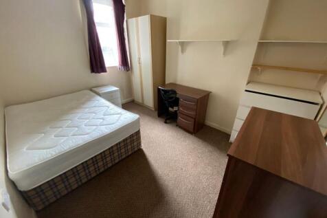 Ground Floor Middle Bedroom