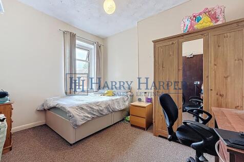First Floor Middle Bedroom
