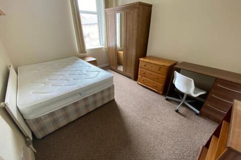 First Floor Middle Bedroom