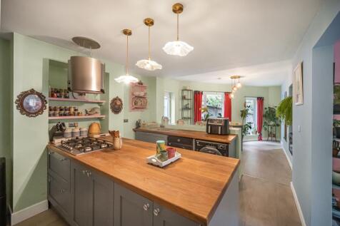 Kitchen / Breakfast Area