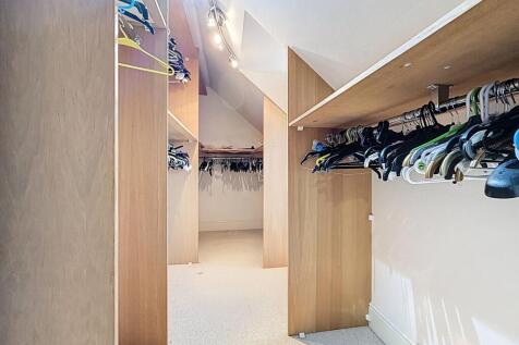 Walk-In Wardrobe