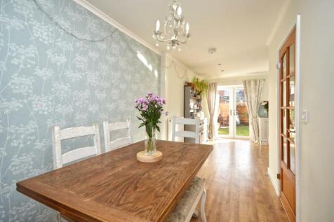 L-Shaped Kitchen/Dining Room
