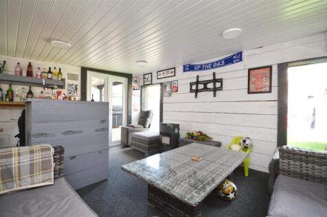 Bar / Garden Room