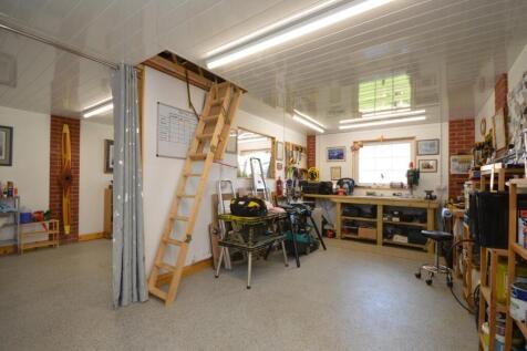 Double Garage/Workshop