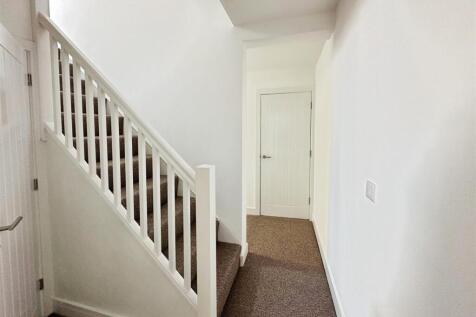 ab456c05-hallway.jpg