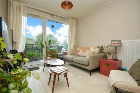 Sitting/Dining Area