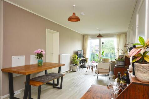 Sitting/Dining Area
