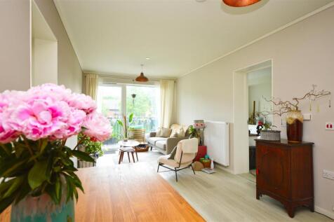 Sitting/Dining Area