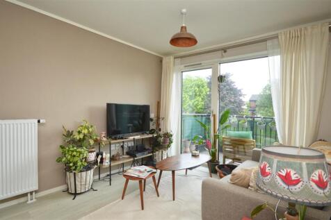 Sitting/Dining Area