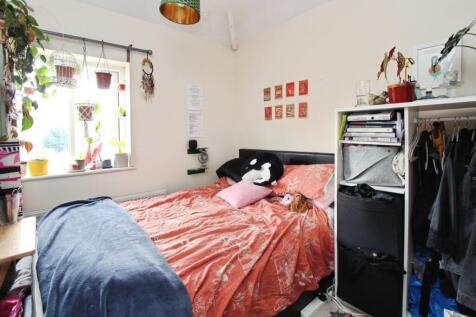 pbox-bedroom-308427.JPG