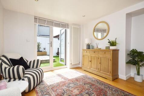 Sitting/Dining Room