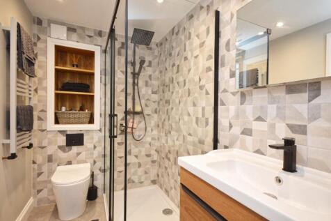 Jack &amp; Jill Shower Room