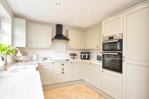 Kitchen / Dining Area