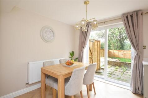 Kitchen / Dining Area