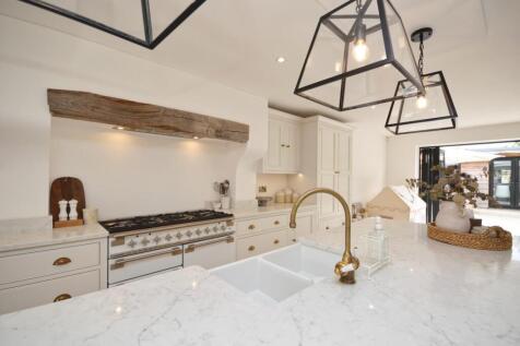 L-Shaped Open Plan Kitchen/Living Area