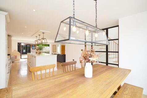 L-Shaped Open Plan Kitchen/Living Area