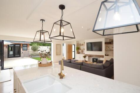 L-Shaped Open Plan Kitchen/Living Area