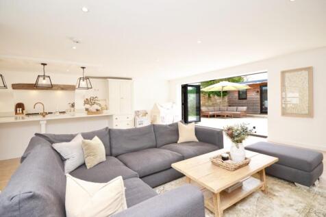 L-Shaped Open Plan Kitchen/Living Area