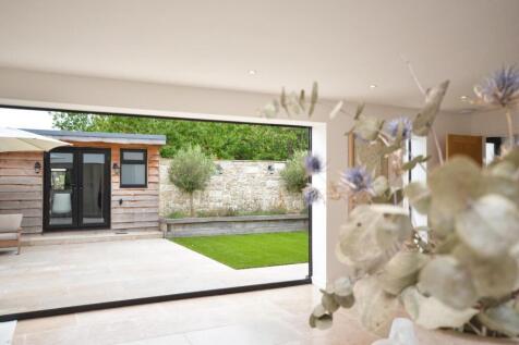 L-Shaped Open Plan Kitchen/Living Area