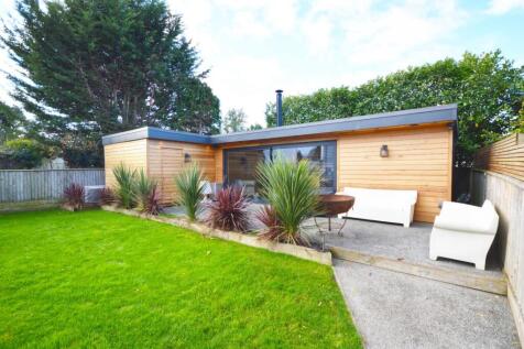 Cinema/Study &amp;  Bar Area