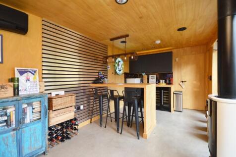 Cinema/Study &amp;  Bar Area