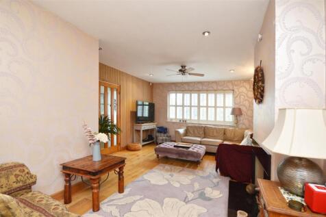 Sitting/Dining Room