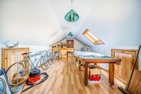 Hobby Room (above garage) 