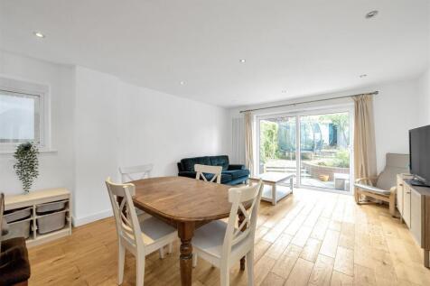 47a Sailsbury-Road - Living Room.jpg
