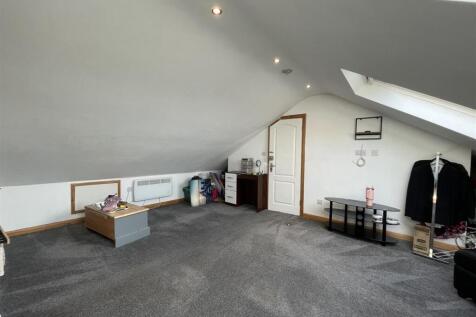 LOFT ROOM.jpg
