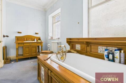 CAM03358G0-PR0199-STILL019.jpg