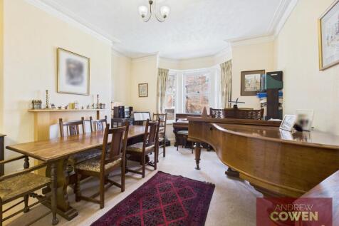 CAM05382G0-PR0005-STILL012.jpg